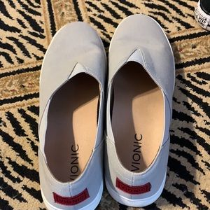 Vionic Ivy slip ons